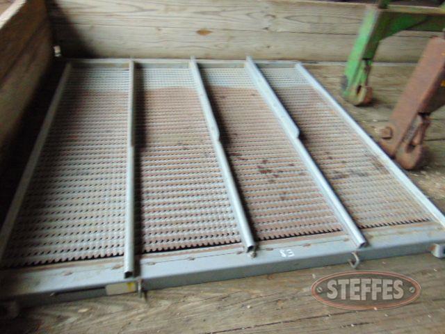 Sieve for 60 or 70 series John Deere combine,_1.jpg